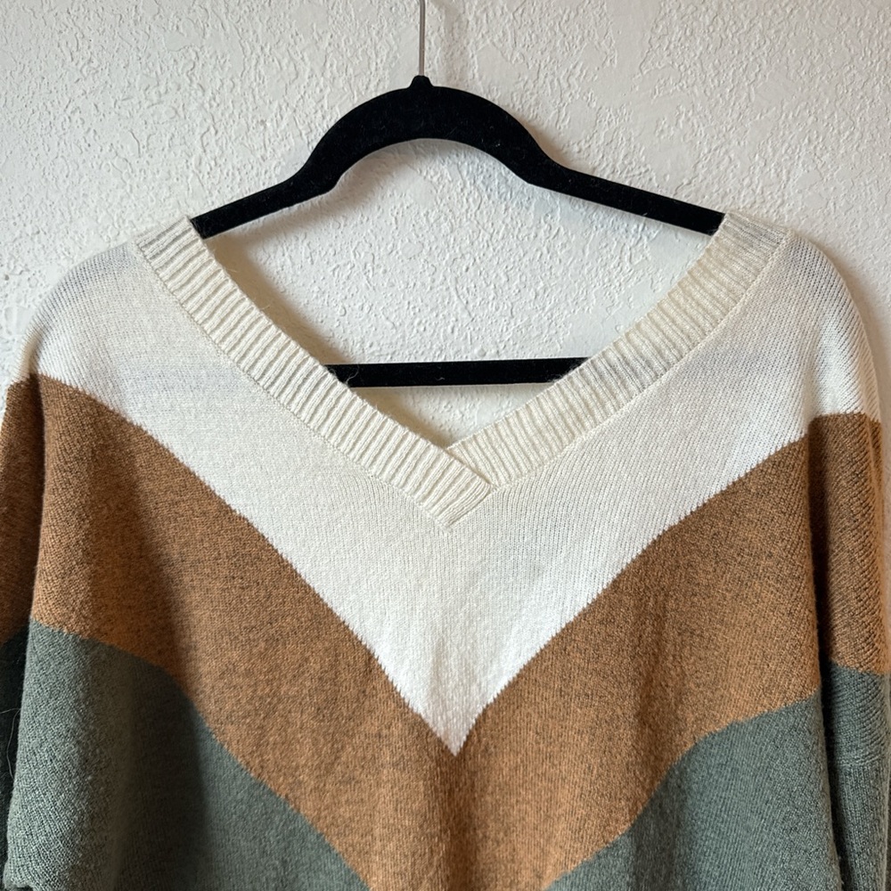 Colorblock V-Neck Sweater - Picture 2 of 7